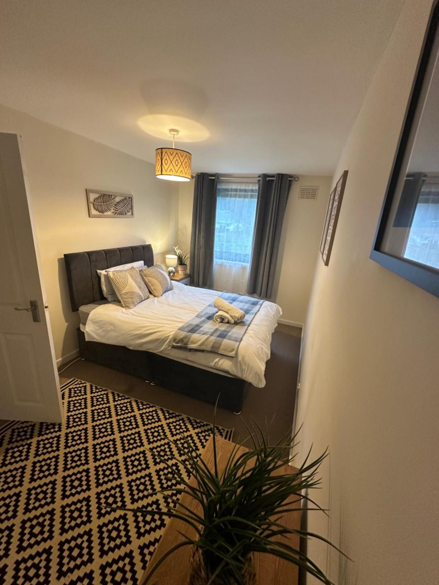 Spacious 3 Bedroom Flat Close To City Center Dalneigh Экстерьер фото